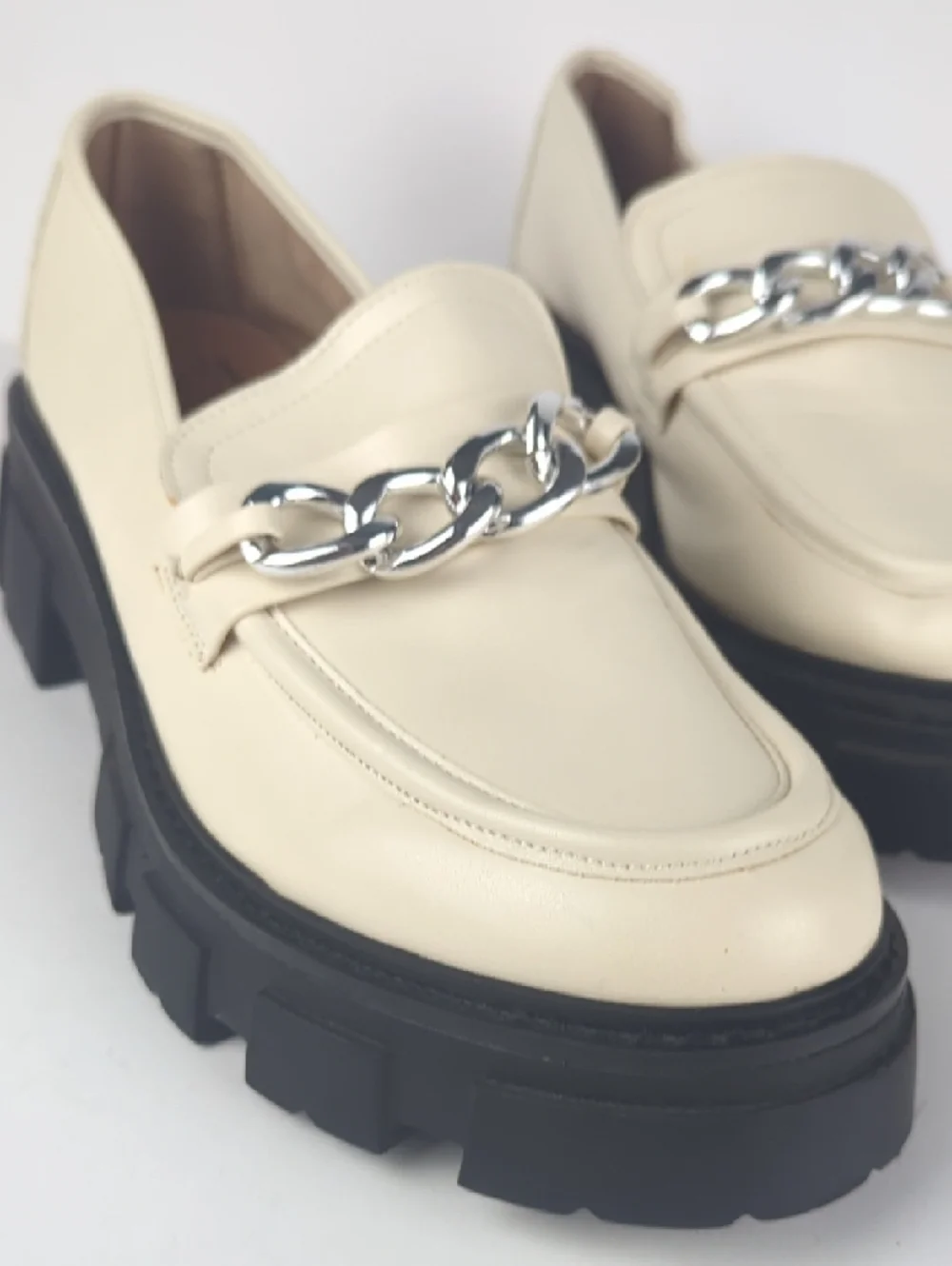 Y2K Lug Loafers Women's 10 Cream Leather Chain-Accent Chunky - Picture 3 of 6